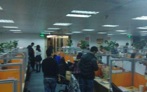 员工不服从工作地点调整，公司能否解除劳动合同？