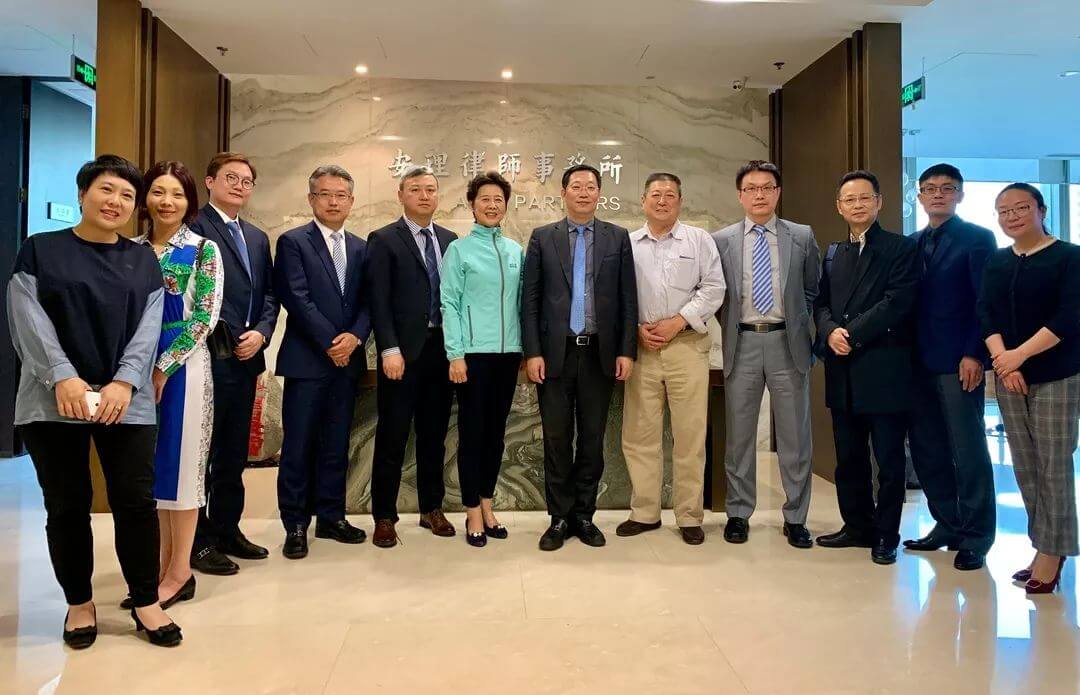 泽大所首席合伙人王小军主任携董事合伙人等走访北京律所交流访问