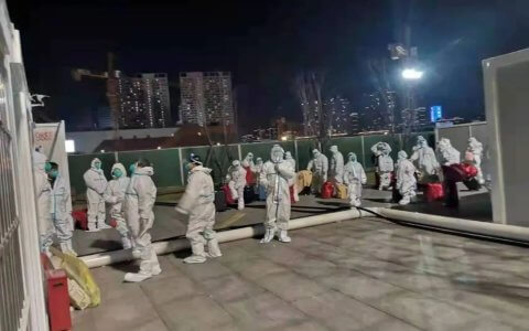 疫中杂思：吹哨人与告密者